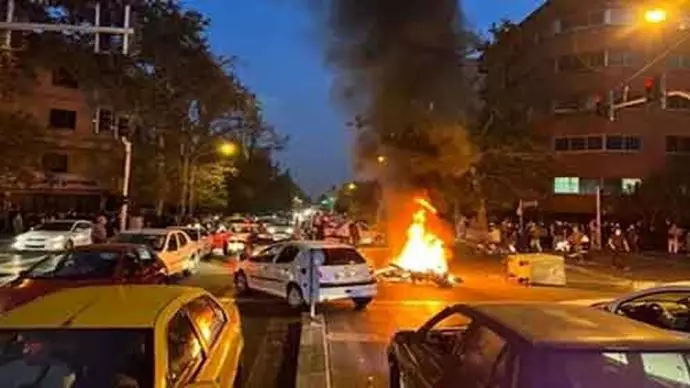 إيران على أعتاب الثورة، كيف سيسقط النظام الحاكم في إيران؟