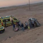 أُصيب أربعة أفراد جراء انقلاب سيارة على الطريق الصحراوي في الصف