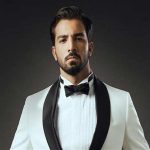 حازم إيهاب مازحا مع مخرج مسلسل انترفيو: أحياناً يقول إنني شخص مغلوب على أمري