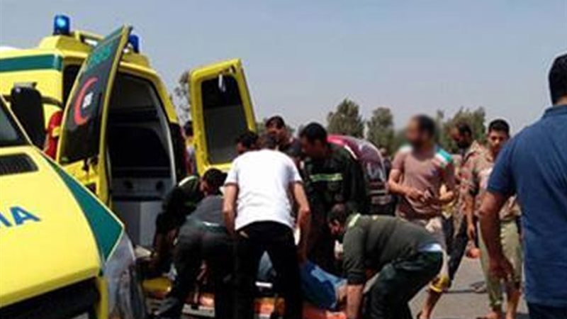 تعرض سائق واثنان من العمال لإصابات نتيجة حادث تصادم