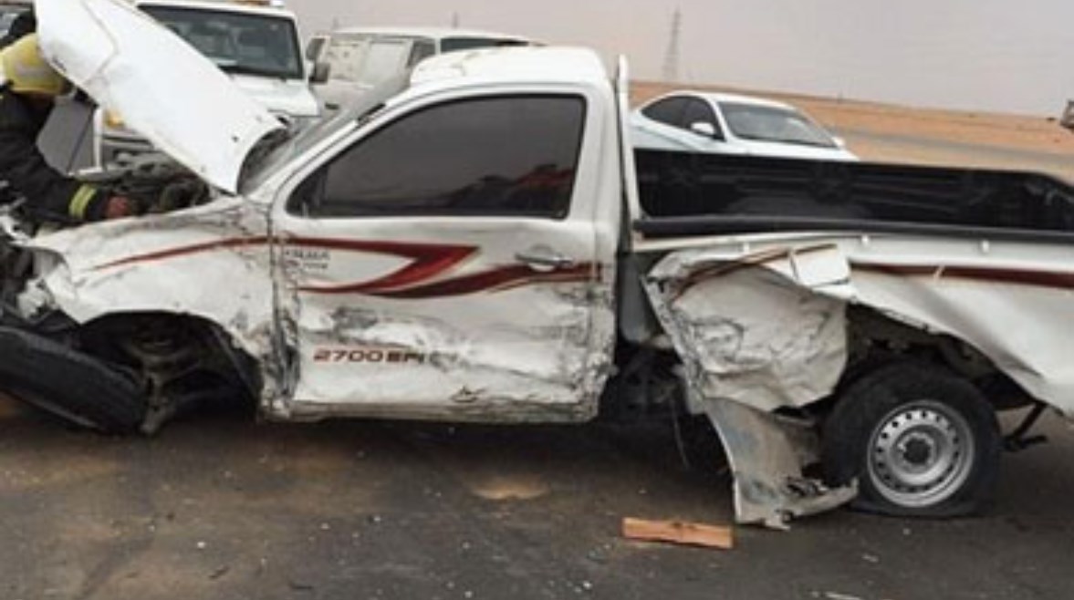 توفي شخصان وأصيب عشرة آخرون بجروح وكدمات في حوادث متفرقة