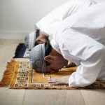 أوضح دار الإفتاء أن الصلاة تبقى واجبة على اي المسلم