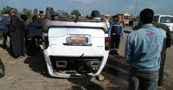 اصابة خمسة أشخاص نتيجة حادث انقلاب ميكروباص