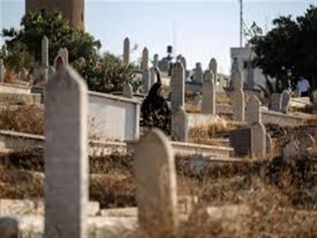 حكم دفن الموتى بعد إمتلاء القبر