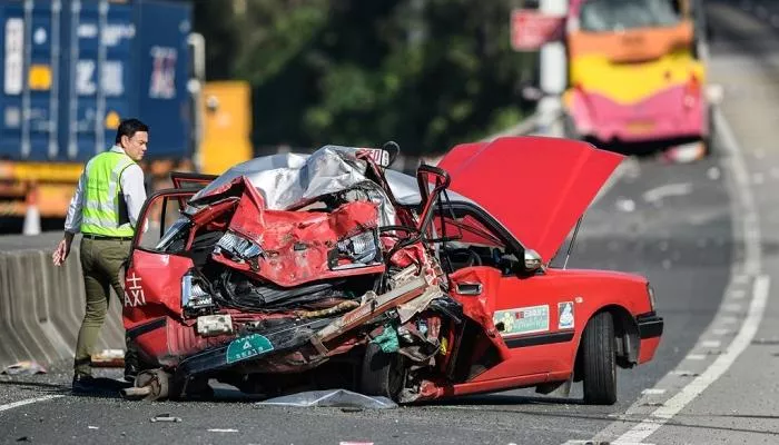 ما هي الاحتياطات اللازمة لتفادي حوادث الطرق؟
