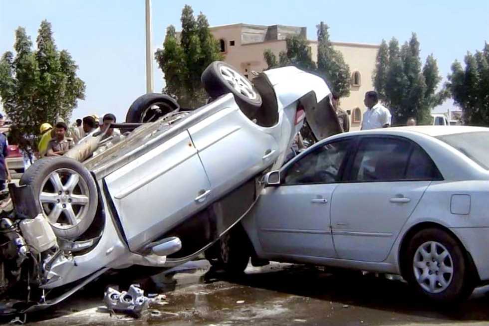 أصيب أربعة أشخاص جراء حادث تصادم بين سيارتين