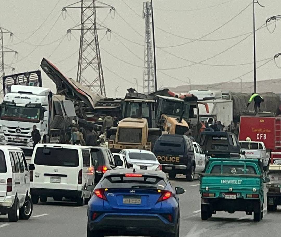 تفاصيل حادث اصطدام مجموعة من السيارات على الطريق الأوسطي