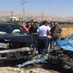 أصيب أربعة أشخاص جراء حادث تصادم بين سيارتين