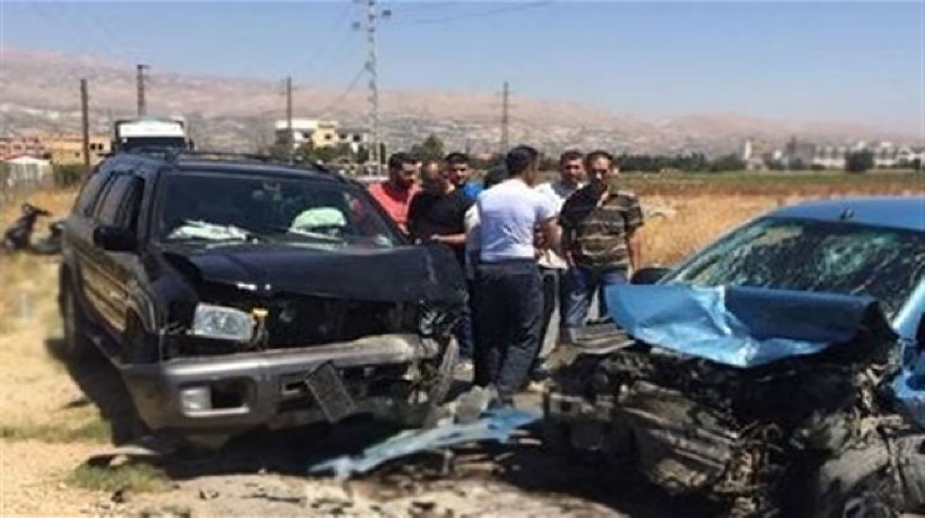 أصيب أربعة أشخاص جراء حادث تصادم بين سيارتين