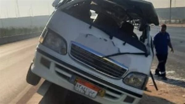 أُصيب ستة أشخاص جراء حادث انقلاب ميكروباص