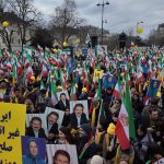 قرابة 20 ألف إيراني يتظاهرون في باريس