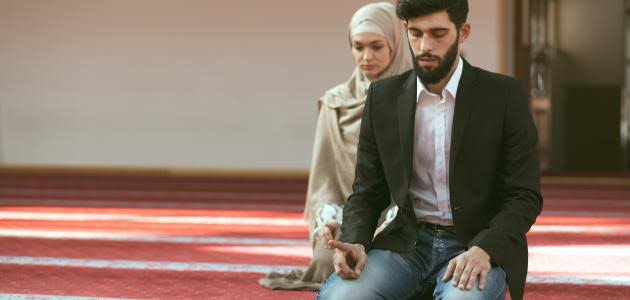 هل الرجل يحصل على أجر الجماعة عند صلاته في المنزل مع زوجته؟