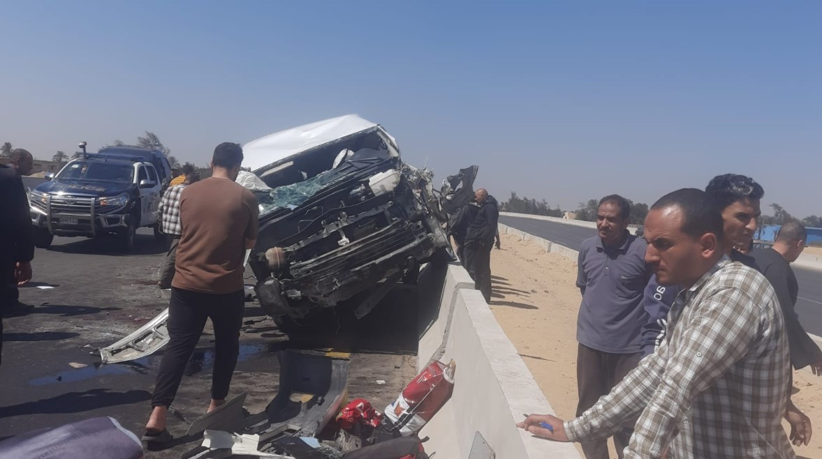 توفي شخص وأصيب ستة آخرون في حادث انقلاب سيارة ميكروباص