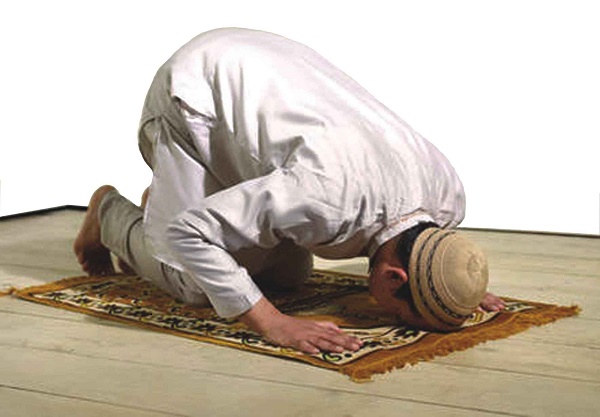 هل الرجل يحصل على أجر الجماعة عند صلاته في المنزل مع زوجته؟