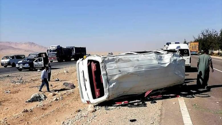 حادث تصادم بين سيارة خاصة وشاحنة في قنا