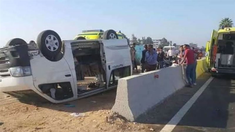 حادث تصادم بين سيارة خاصة وشاحنة في قنا