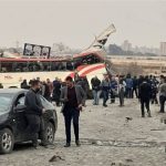 حادث انقلاب حافلة صغيرة على الطريق الأوسطي