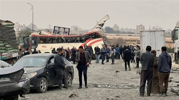 حادث انقلاب حافلة صغيرة على الطريق الأوسطي