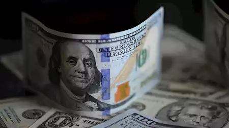 انخفاض سعر الدولار مقابل الجنيه خلال تعاملات اليوم