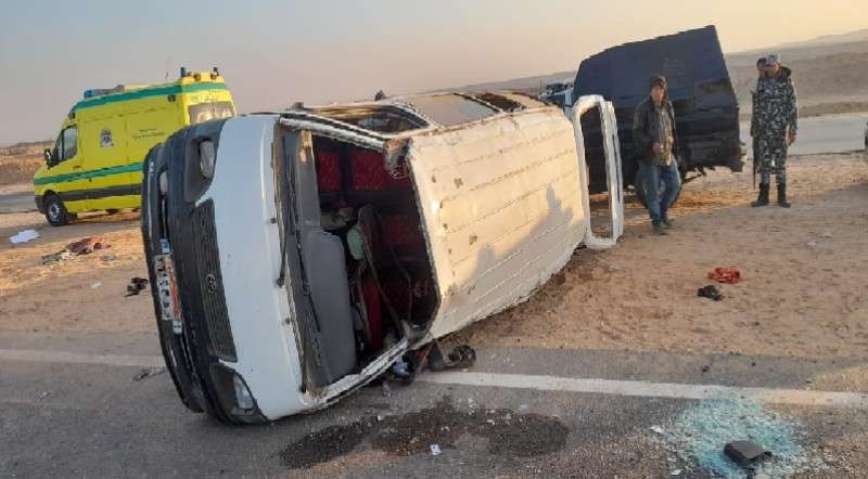 أصيب تسعة أشخاص جراء انقلاب سيارة ميكروباص على طريق القطامية