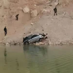 توفيت سيدة وابنها في حادث سقوط سيارة خاصة