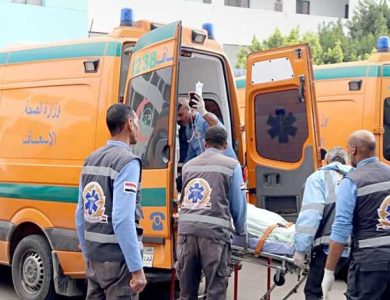 تعرض 10 أشخاص لإصابات إثر انقلاب ميكروباص أمام "هايبر وان"