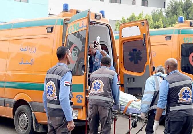تعرض 10 أشخاص لإصابات إثر انقلاب ميكروباص أمام "هايبر وان"