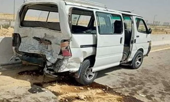 أصيب تسعة أشخاص جراء انقلاب سيارة ميكروباص على طريق القطامية