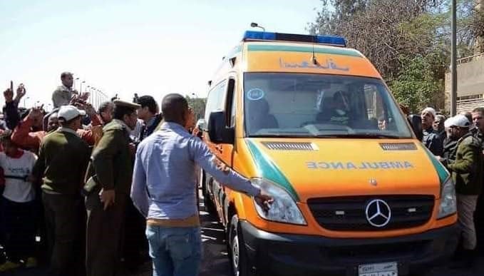 تعرض 10 أشخاص لإصابات إثر انقلاب ميكروباص أمام "هايبر وان"