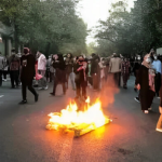 أي الخيارات الممكنة أفضل: بقاء النظام الإيراني أم قيام إيران ديمقراطية؟