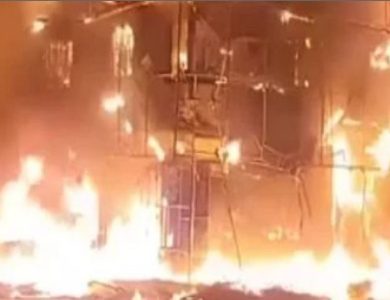 حريق في مطعم أسماك معروف في فيصل