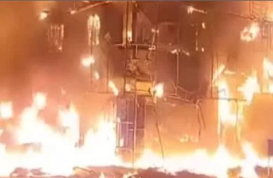 حريق في مطعم أسماك معروف في فيصل