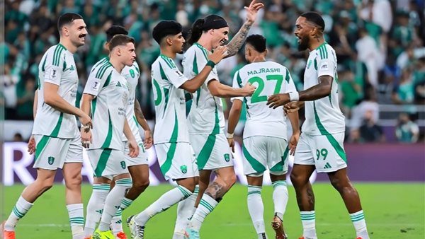 يهنئ الأهلي فريق الأهلي السعودي بمناسبة فوزه بلقب دوري أبطال آسيا للمرة الأولى
