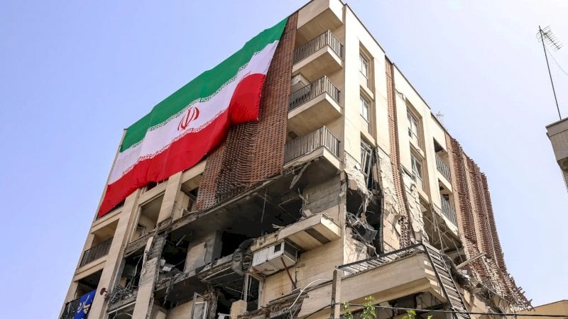 الغرب وإسقاط النظام الإيراني