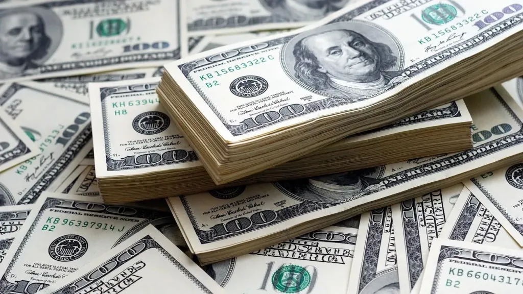 الدولار يواصل ارتفاعه أمام الجنيه المصري.. تعرف على الأسعار في البنوك اليوم