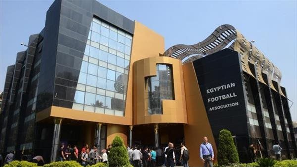 صراع الصفقات يشتعل قبل غلق القيد الصيفي.. الأهلي يتصدر المشهد بـ9 صفقات والزمالك يترقب