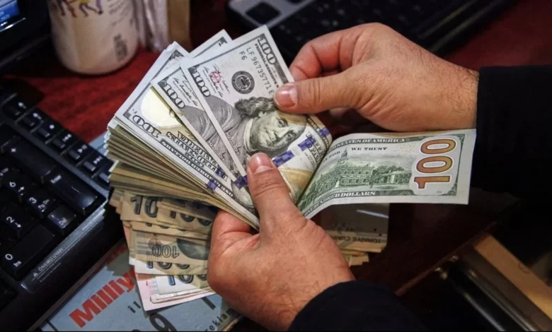 الدولار يواصل ارتفاعه أمام الجنيه المصري.. تعرف على الأسعار في البنوك اليوم
