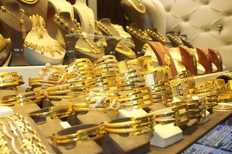  سعر جرام الذهب اليوم الخميس 24 يوليو 2025.. استقرار بالأسواق رغم التوترات العالميةاليوم الخميس 24 يوليو 2025.. استقرار بالأسواق رغم التوترات العالمية