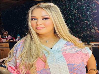 ويزو تكشف كواليس أول تصفيق على المسرح