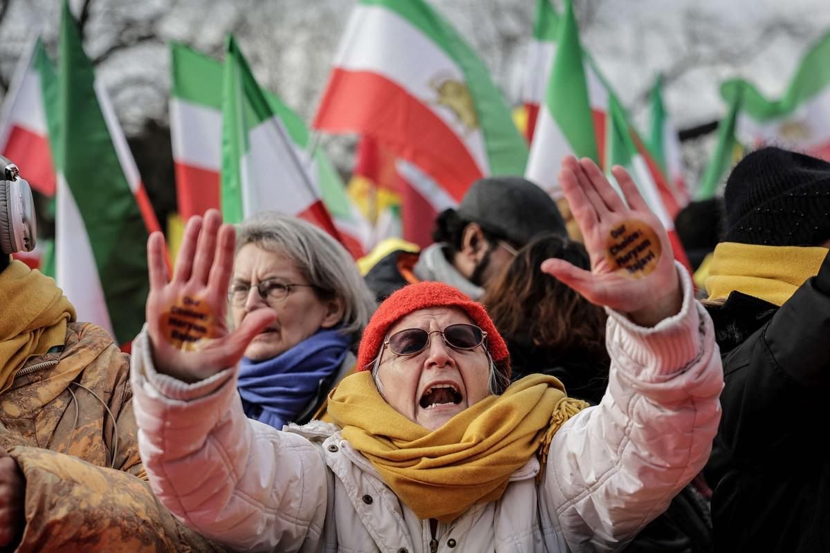 المعارضة الإيرانية بالخارج تحشد دوليا لإسقاط النظام