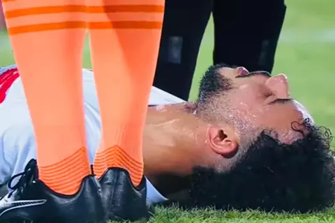 إصابة نبيل عماد دونجا في مباراة الزمالك والجونة بالدوري المصري
