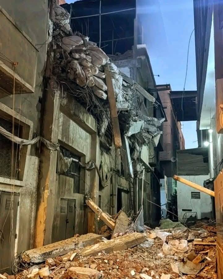 مصرع شخصين وإصابة العشرات في انهيار مبنى مصبغة بالمحلة الكبرى