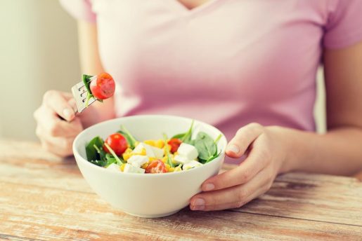 نصائح غذائية بعد عملية اللوز.. تعرفي على أفضل الأطعمة لشفاء طفلك بسرعة