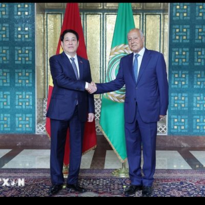 في إطار زيارة رسمية إلى جمهورية مصر العربية، زار رئيس الدولة الفيتنامي لوونغ كوينغ مقر جامعة الدول العربية