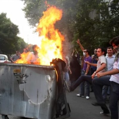 “اضطرابات كبيرة في الطريق”: اعتراف نادر من داخل النظام الإيراني بانفجار اجتماعي وشيك